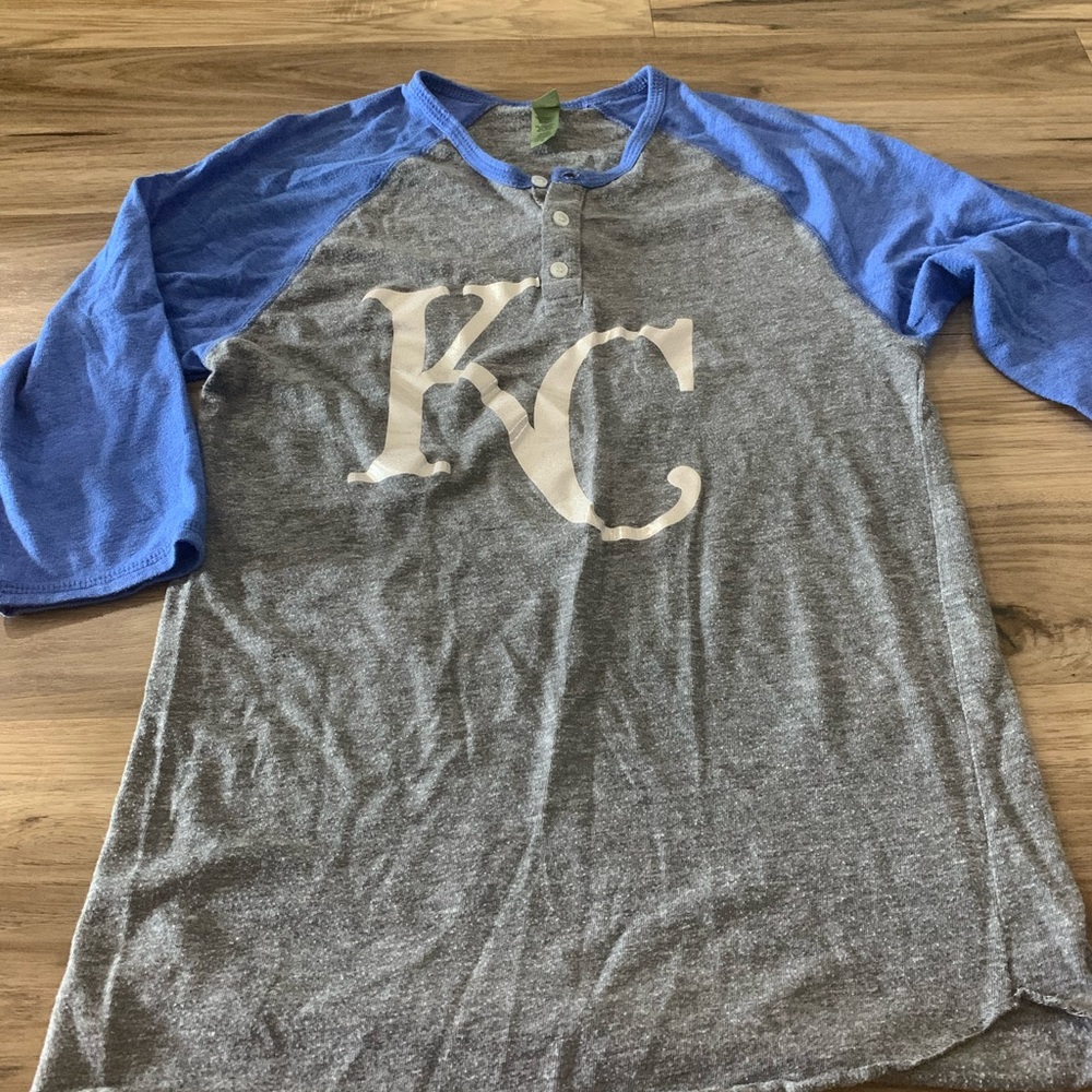 Grey and blue royals tee